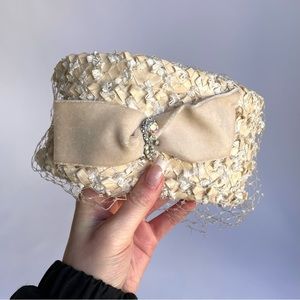 1950s Vintage Cream Pillbox Hat with Velvet Bow & Veil​